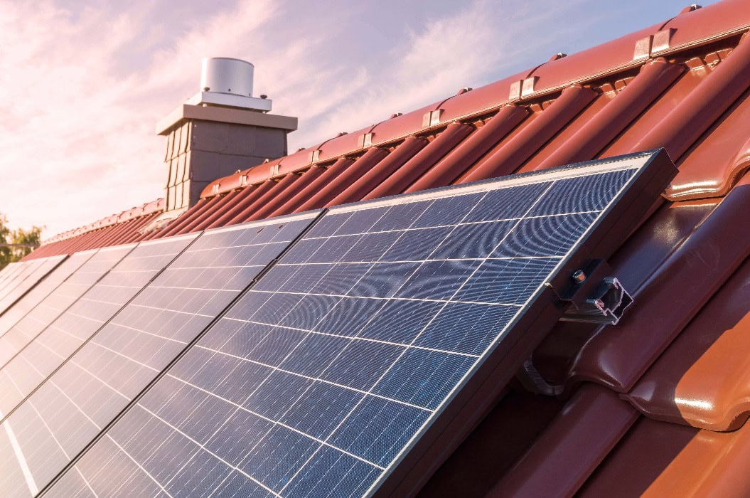 Photovoltaikanlage auf dem Dach eines Hauses